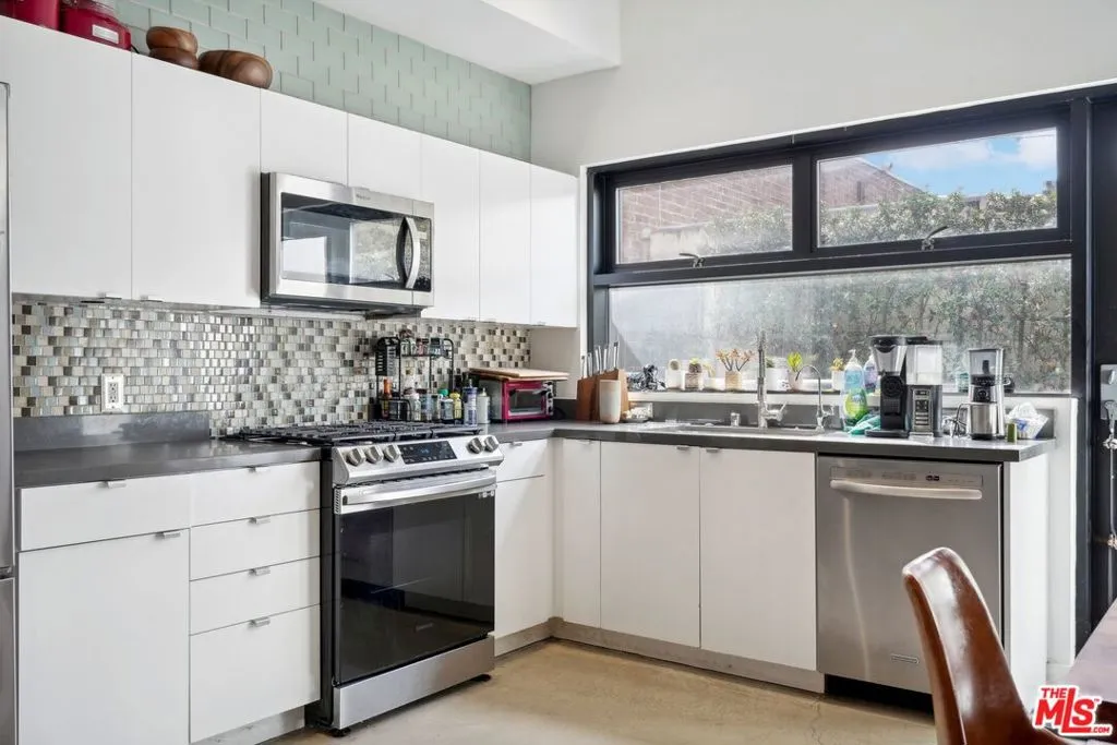 815 Hampton Drive 3, Venice, California 90291 home-pic-8